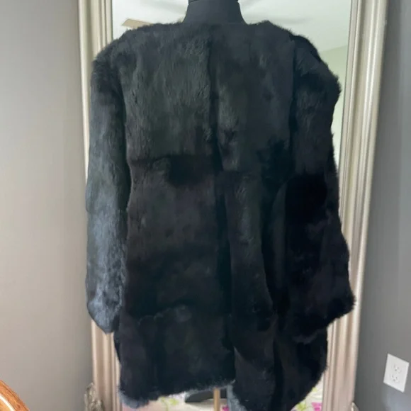 Luxurious Black Teddy Jacket with Plush Texture - Picture 5 of 8
